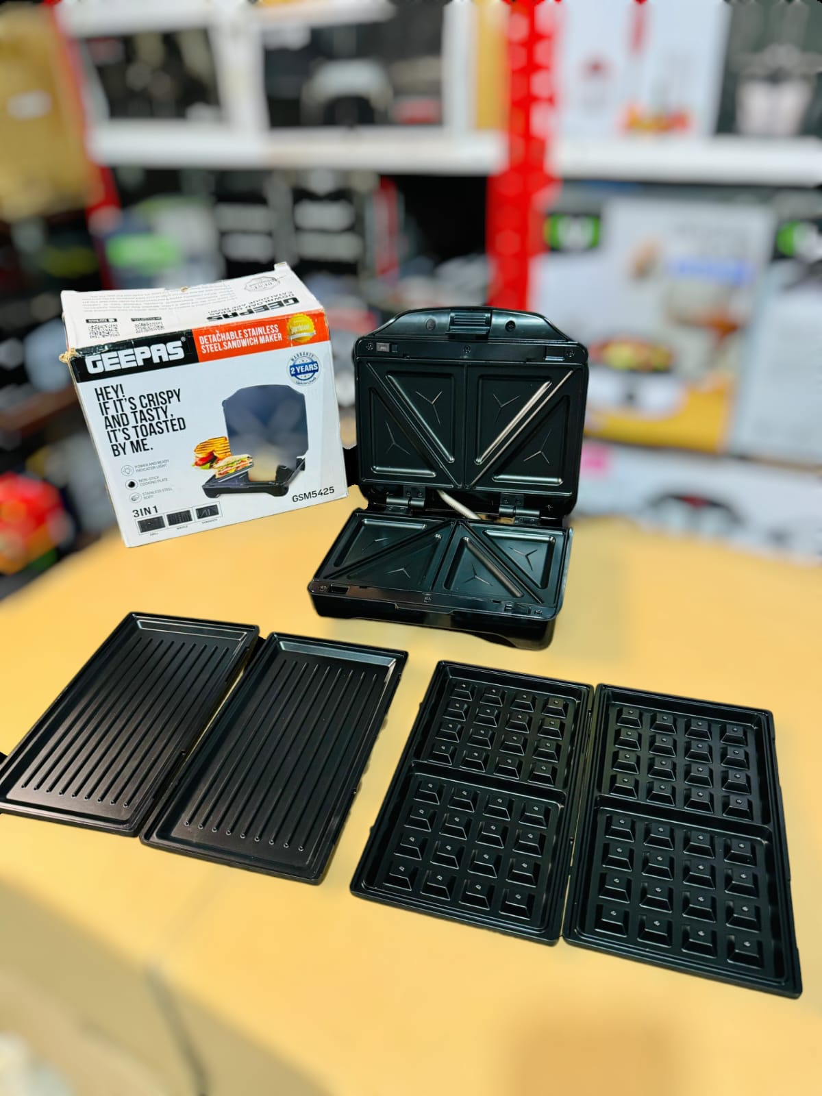 GEEPAS 3 in 1 Sandwich Maker GSM5425 Warsak Imported Collection